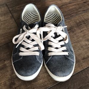 Charcoal Grey Taos Sneakers